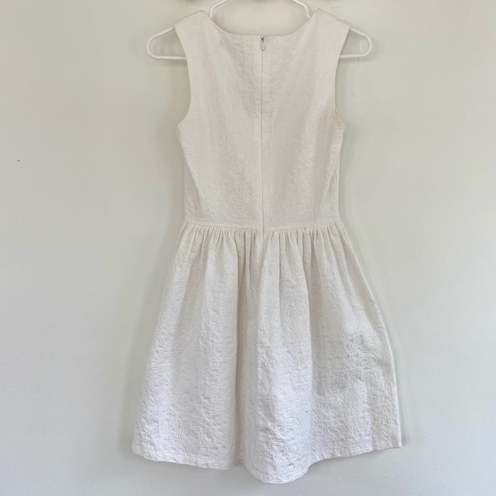 ZARA White Brocade V-Neck Summer Dress | Empire Waist Graduation Outfit - Picture 7 of 8